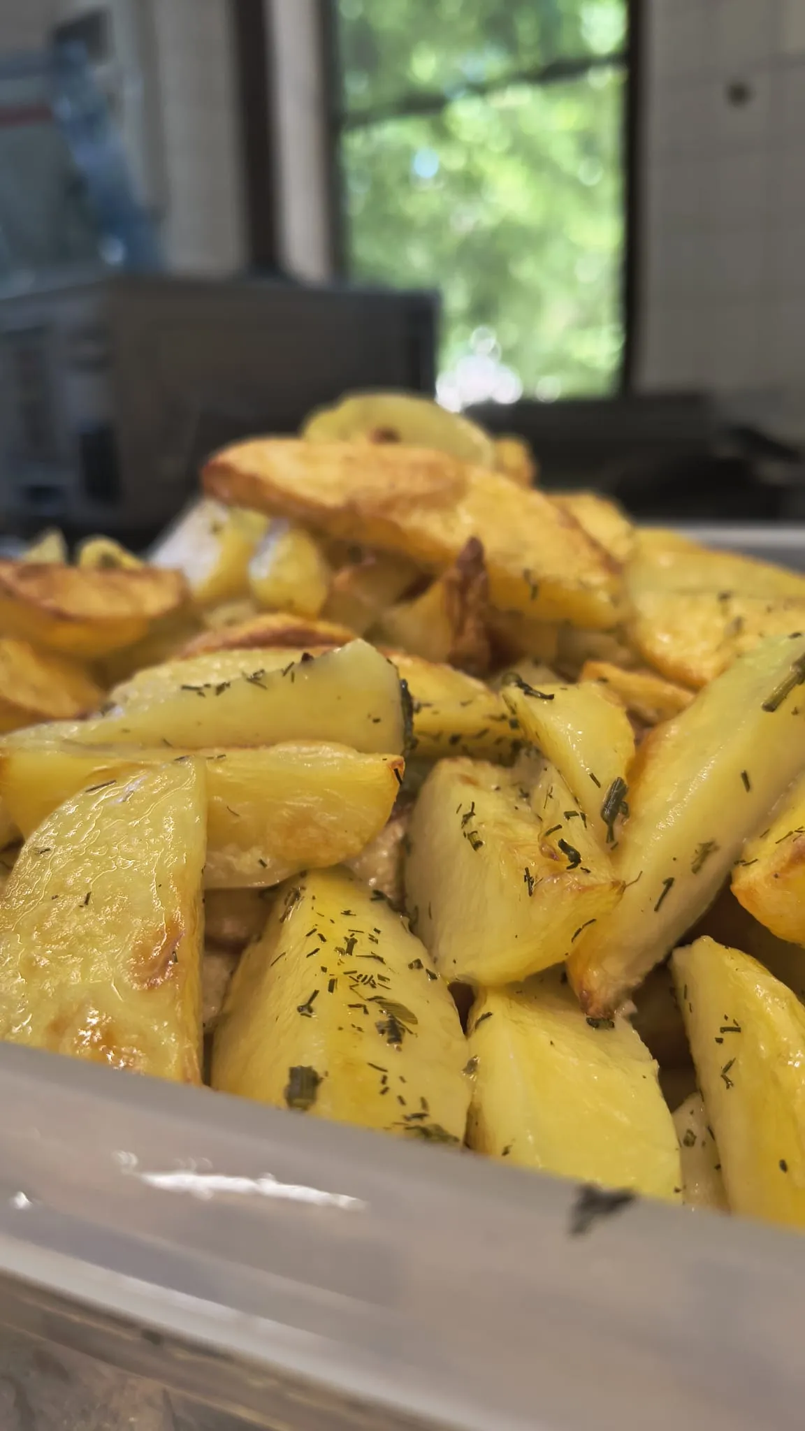 Patate arrosto dorate con erbe aromatiche
