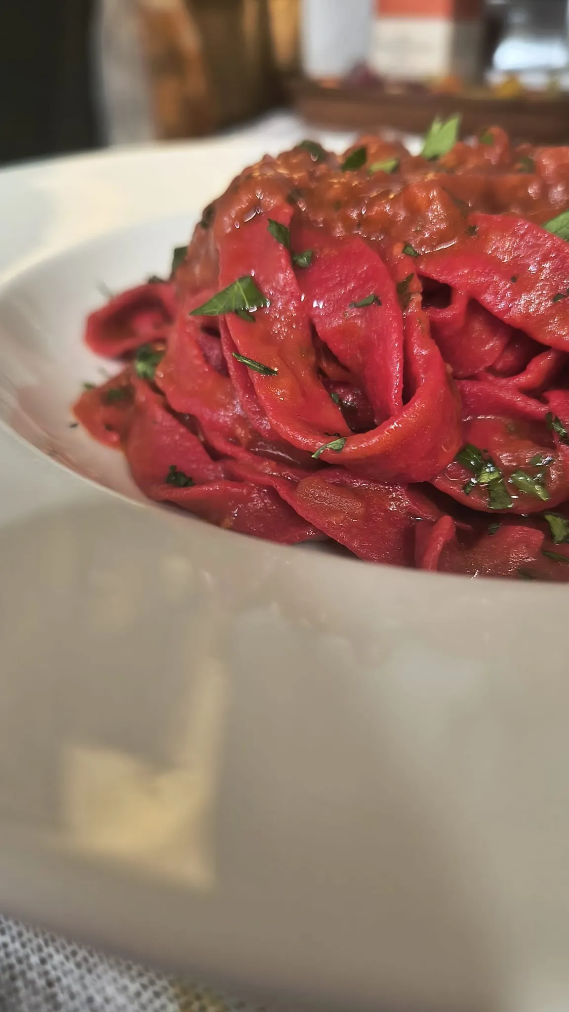 Tagliatelle rosse con prezzemolo fresco