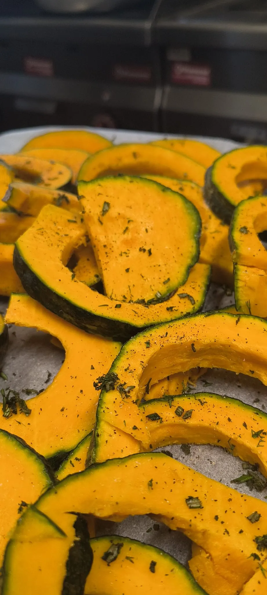 Spicchi di zucca arrosto in teglia